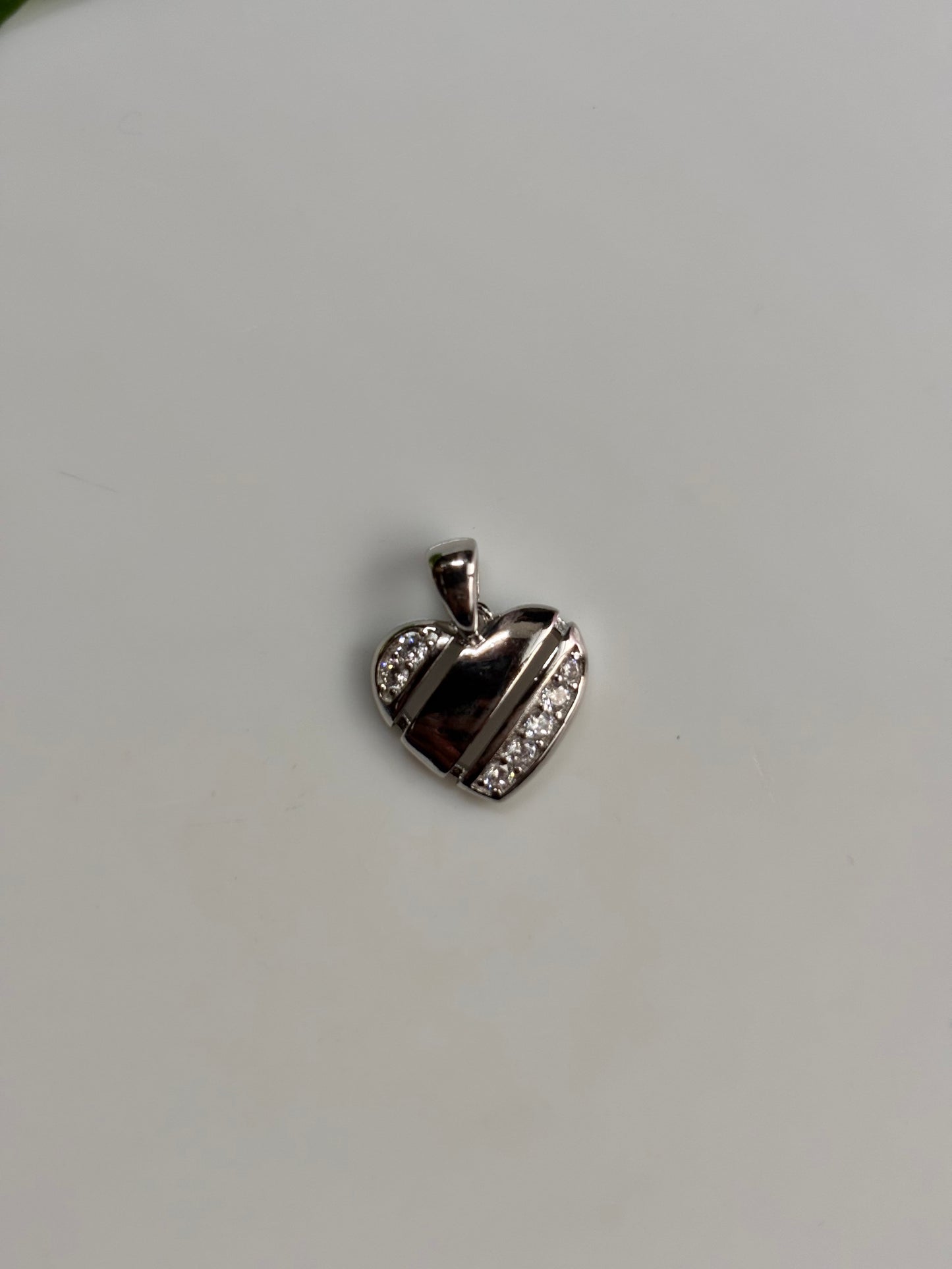 Everlasting Love: 925 Silver Heart Pendant with Chain